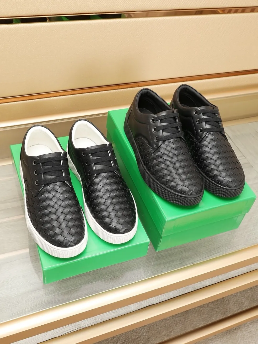 Men's Men's Shoes💰P 500💰【BV】Classic Casual Shoes🔍Winning the world's recognized top brand with details and creativity, the details highlight traditional hand stitching. The upper is made of original first-layer cowhide woven surface, and the cowhide lining is environmentally friendly. ♻️Does not fade. 💪Sole: Rubber original outsole specially provided by the original factory. ⚠Can be entered and exited at will. Welcome to compare. ⚠Number of sizes: 38-45 (customized in 45)